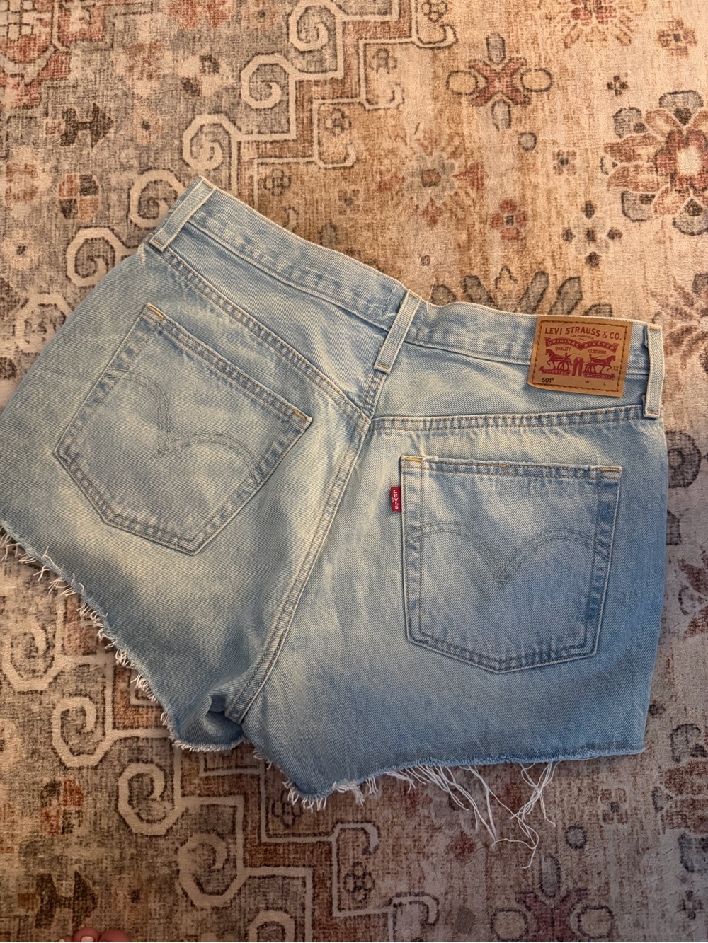 NWOT Levi’s Light Wash Denim Cutoff Shorts - Women's